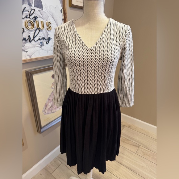 GANNI ANTHROPOLOGIE Chevron Jacquard Cross Knit Pleated Midi Dress - Picture 1 of 9